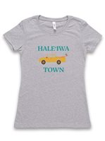 【Soha Living コラボ】 Honi Pua レディースハワイアンUネックTシャツ [Hale'iwa Town]